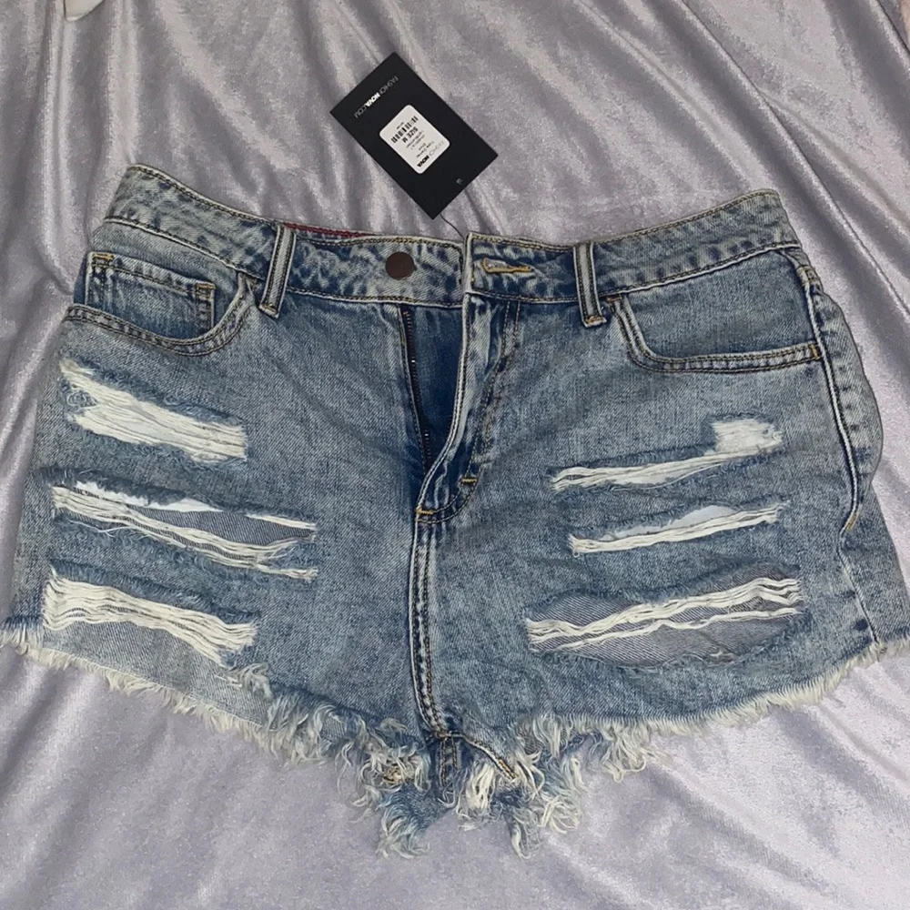 Fashion Nova “Triple Dismay Short” Light Blue Wash - Picture 1 of 4